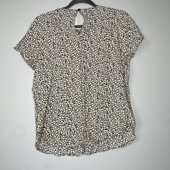 Giant Tiger Short Sleeve Top - Picture 4 of 5